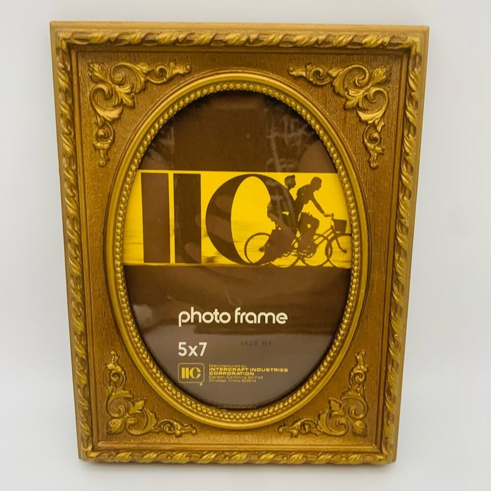 1973 Intercraft Intricate Picture Frame